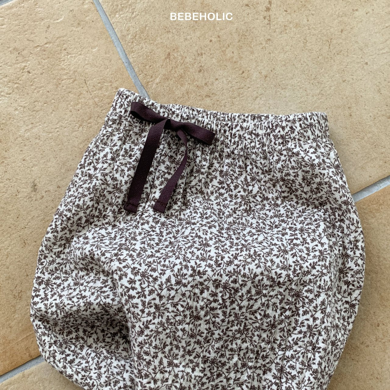 Hush Flower Pants für Babys – Weiche Baby-Hosen mit Blumendruck und elastischem Bund