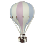 Ein vielseitiger dekorativer Ballon – Beige, Mint, Grau und Lila | Einzigartiges Heißluftballon-Ornament für Ihr Zuhause von Superballoon mit einem pastellfarbenen Farbschema mit vertikalen Streifen in Hellblau, Rosa und Weiß. Unter dem Ballon hängt ein kleiner brauner Weidenkorb, an dem Seile und Sandsäcke befestigt sind. Dieser dekorative Ballon ist isoliert auf einem weißen Hintergrund.