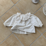 Cape Blouse für Babys – Romantische Baby-Bluse mit Rüschenkragen und Spitzendetails