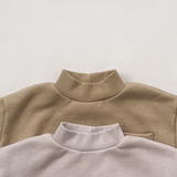 Caramel Sweatshirt - Minimalistische Kinderpullover mit Rollkragen in Pastellfarben