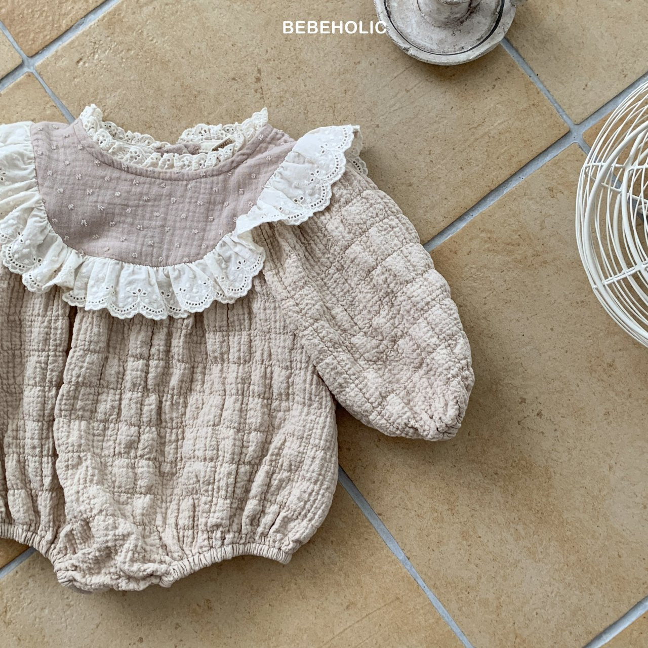 Lace Frill Bodysuit für Babys – Romantischer Baby-Body mit Spitzenrüschen